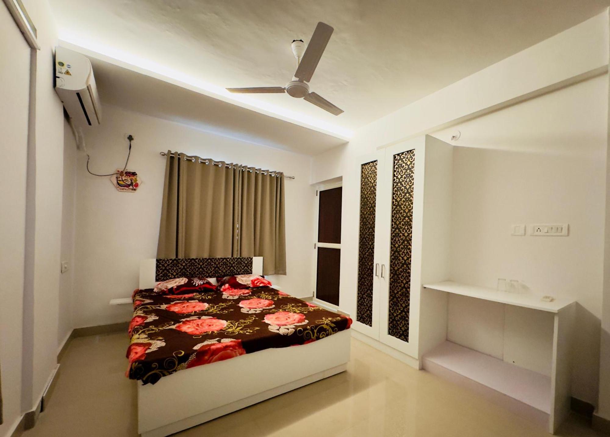 Veu Ragamalika Cochin Near Lakeshore Hospital Kochi Extérieur photo