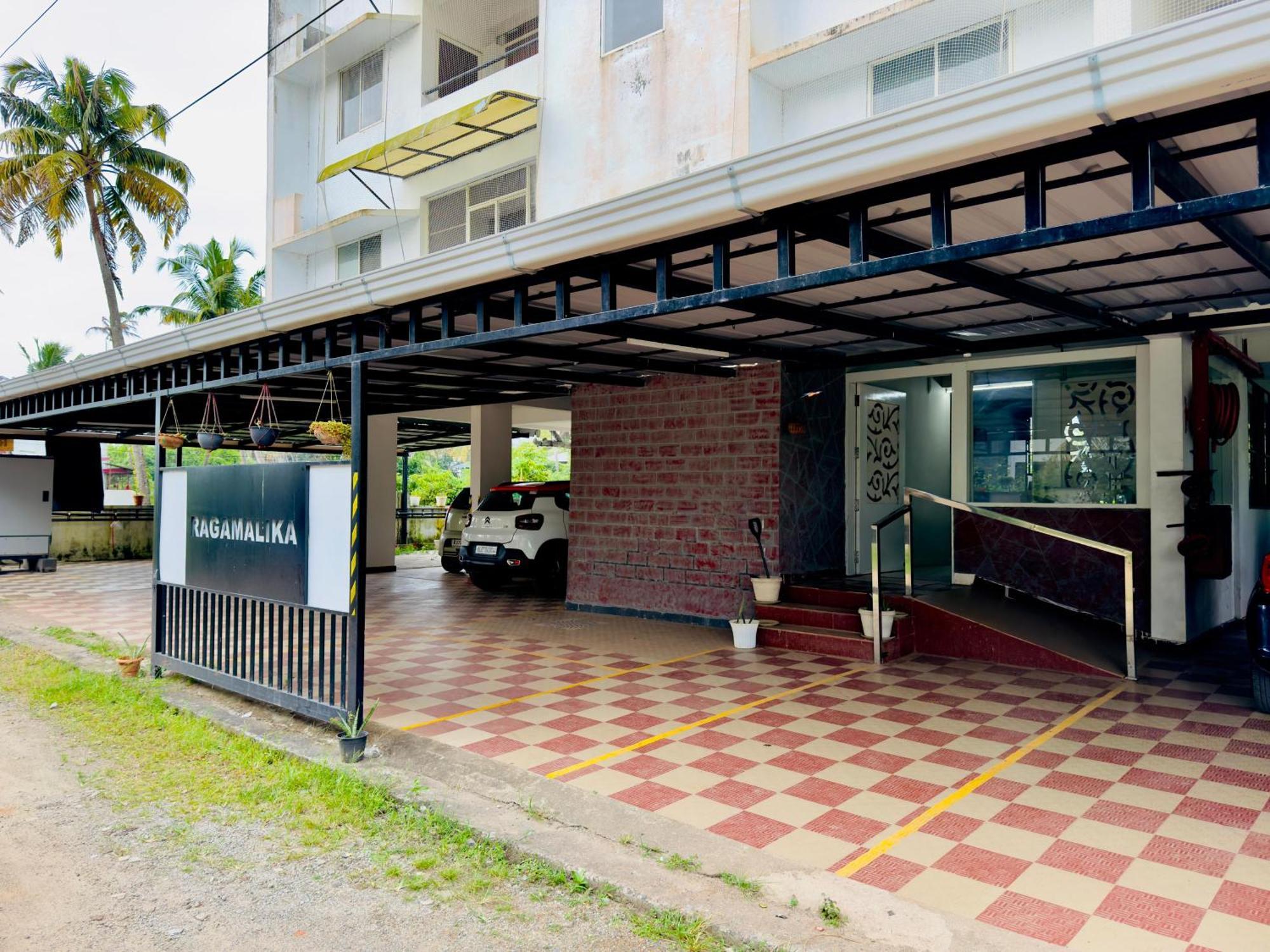 Veu Ragamalika Cochin Near Lakeshore Hospital Kochi Extérieur photo